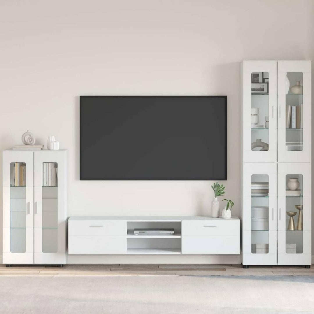 Matte Oberflaechen praegen das Sideboard aus Holzwerkstoff