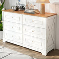 Matte Oberflaechen praegen das Sideboard aus Massivholz