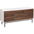 Grifflose Fronten und Holzoptik an dem Sideboard