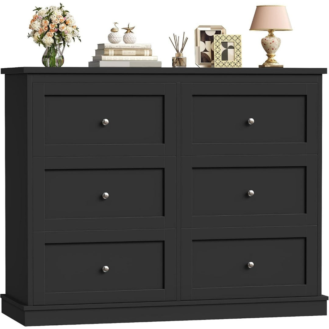 Das Sideboard zeigt 6 Schubladen in Schwarz