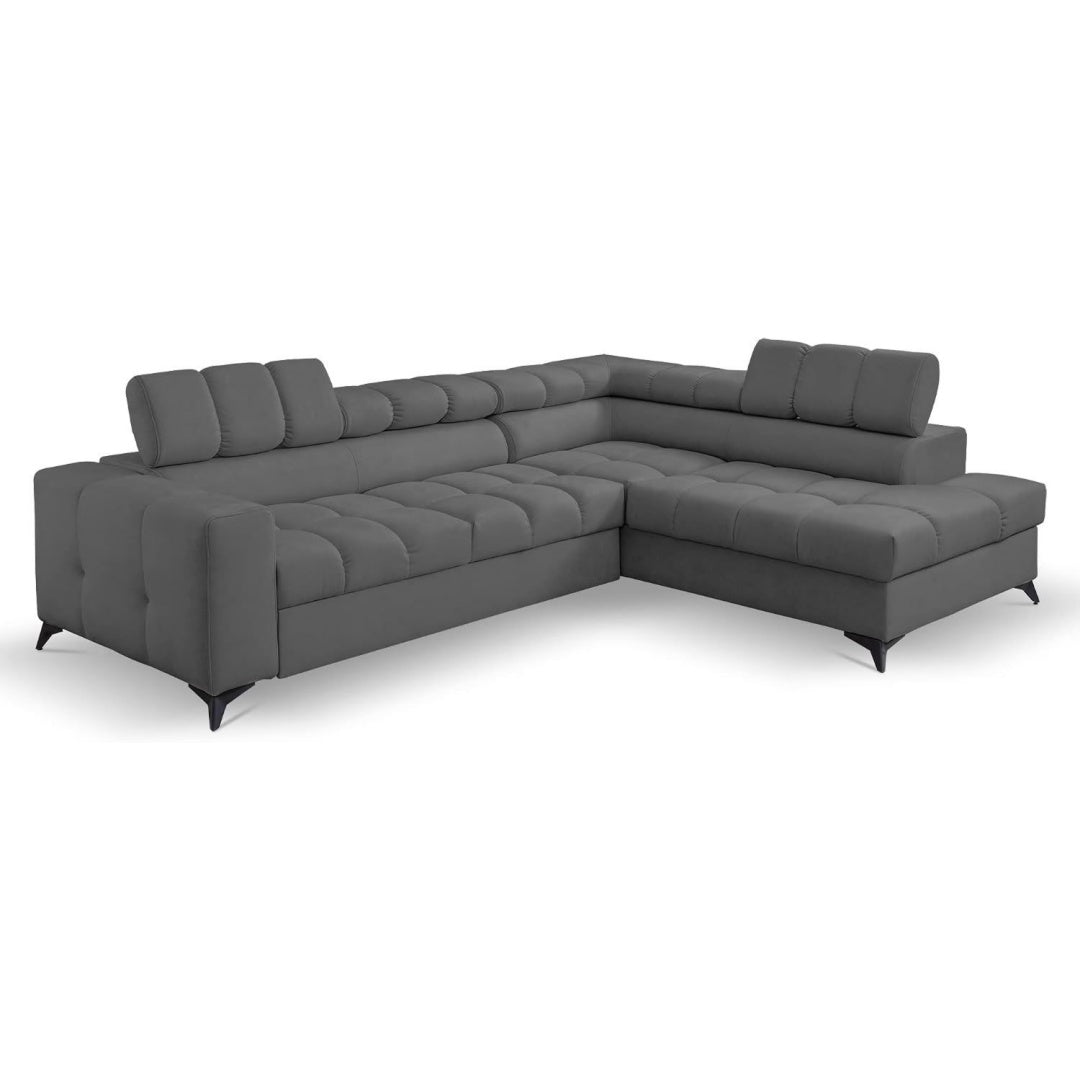 Sofa verbindet weiche Polster und Armlehnen