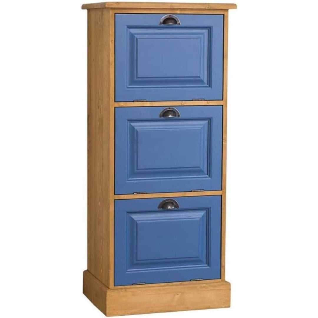 Geschlossener Stauraum praegt das Sideboard in Naturbraun und Blau
