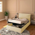 Bettgestell in Creme mit weichen Polstern