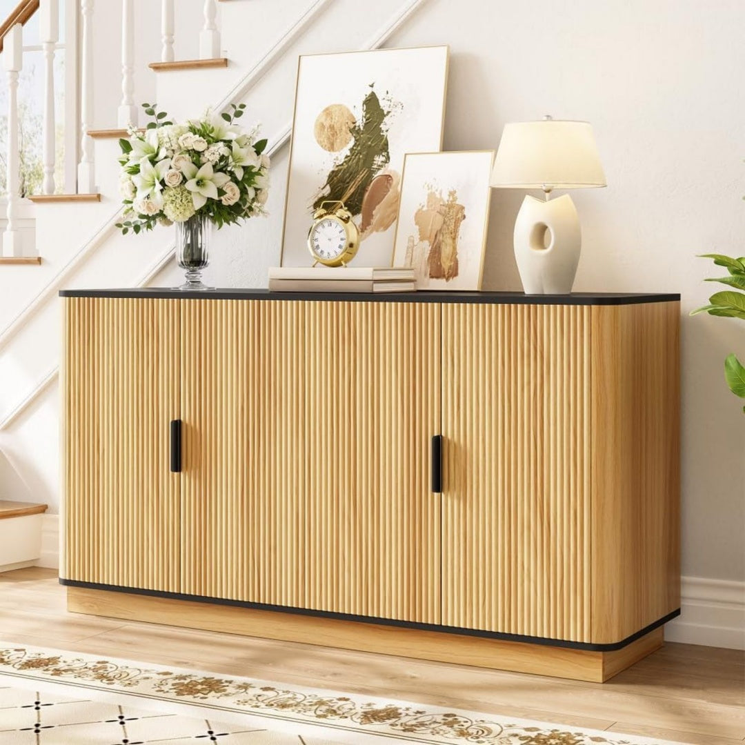 Holzoptik trifft bei dem Sideboard auf geschlossenen Stauraum